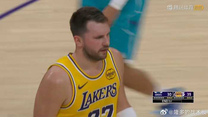湖人首节39-30领先黄蜂
